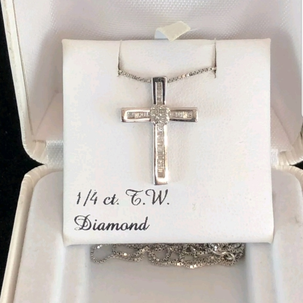 1/4 Carat T.W Diamond Sterling Silver necklace.